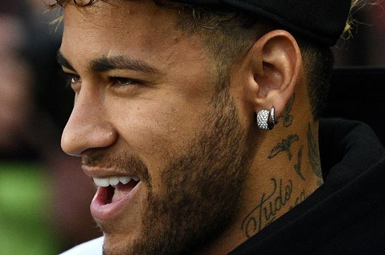 Details 108+ neymar earrings psg